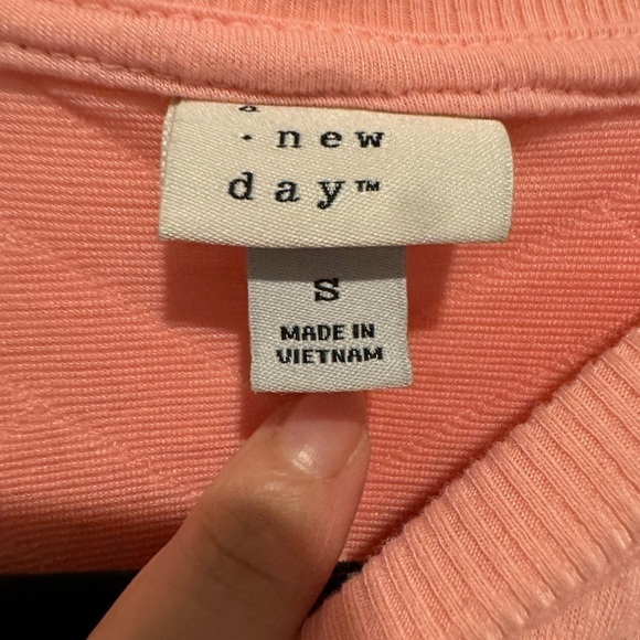 A new day pink sweater size small - Picture 4 of 7